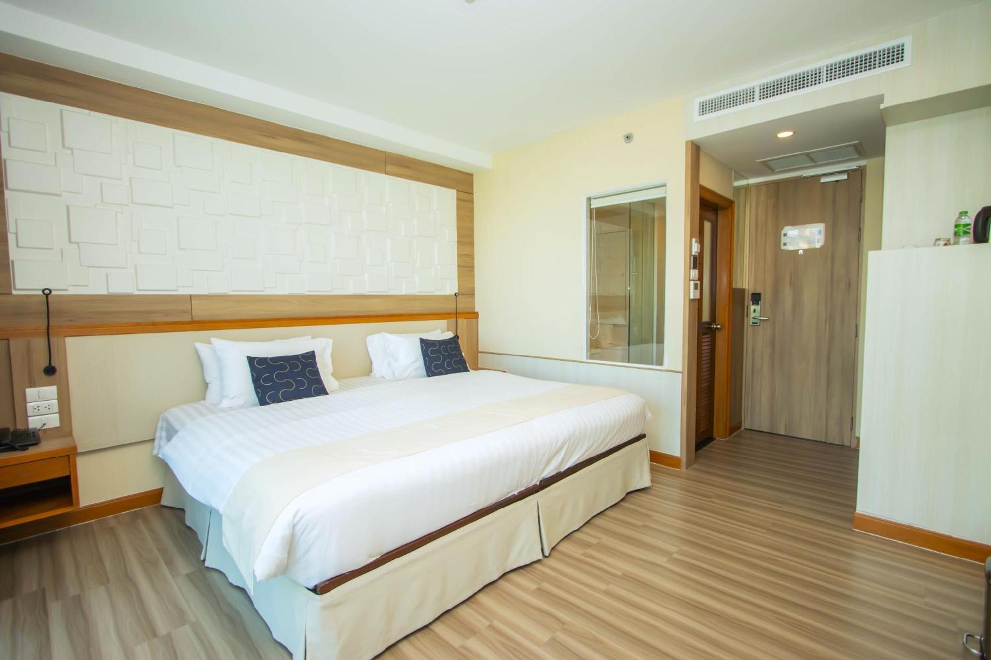 Sira Grande Hotel & Spa Patong Luaran gambar