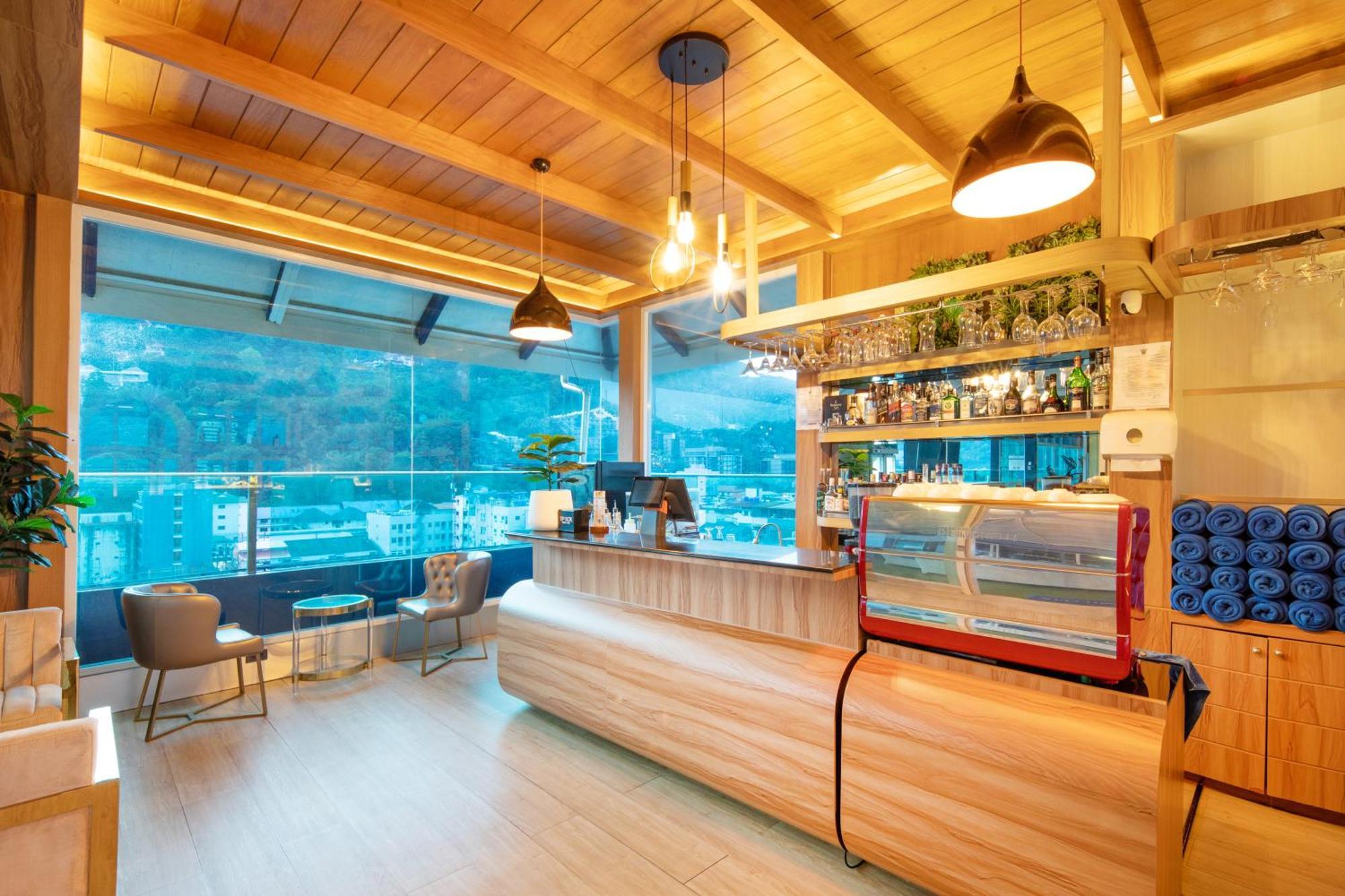 Sira Grande Hotel & Spa Patong Luaran gambar