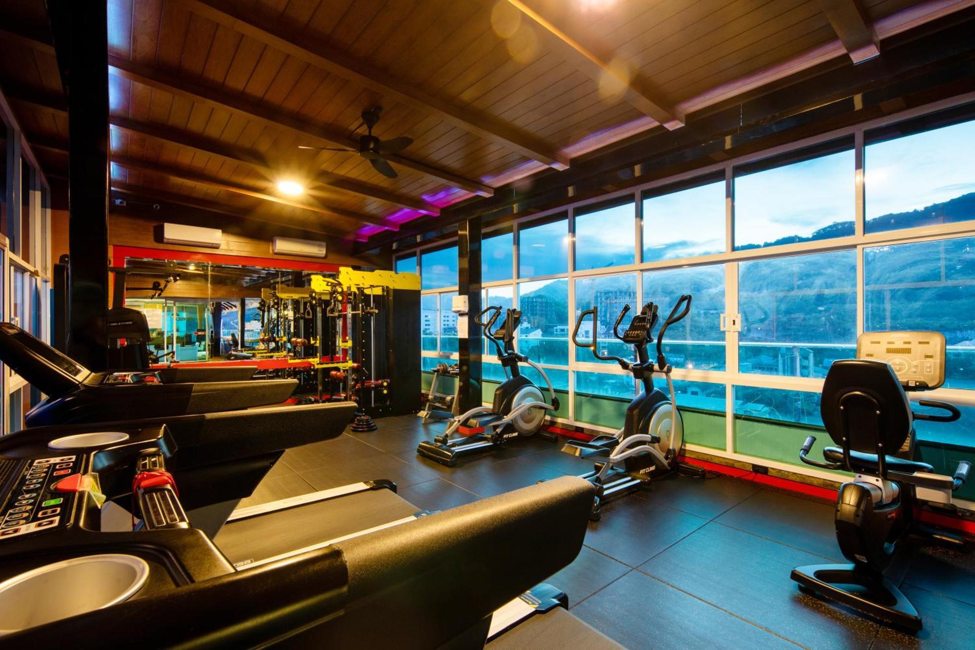 Sira Grande Hotel & Spa Patong Luaran gambar