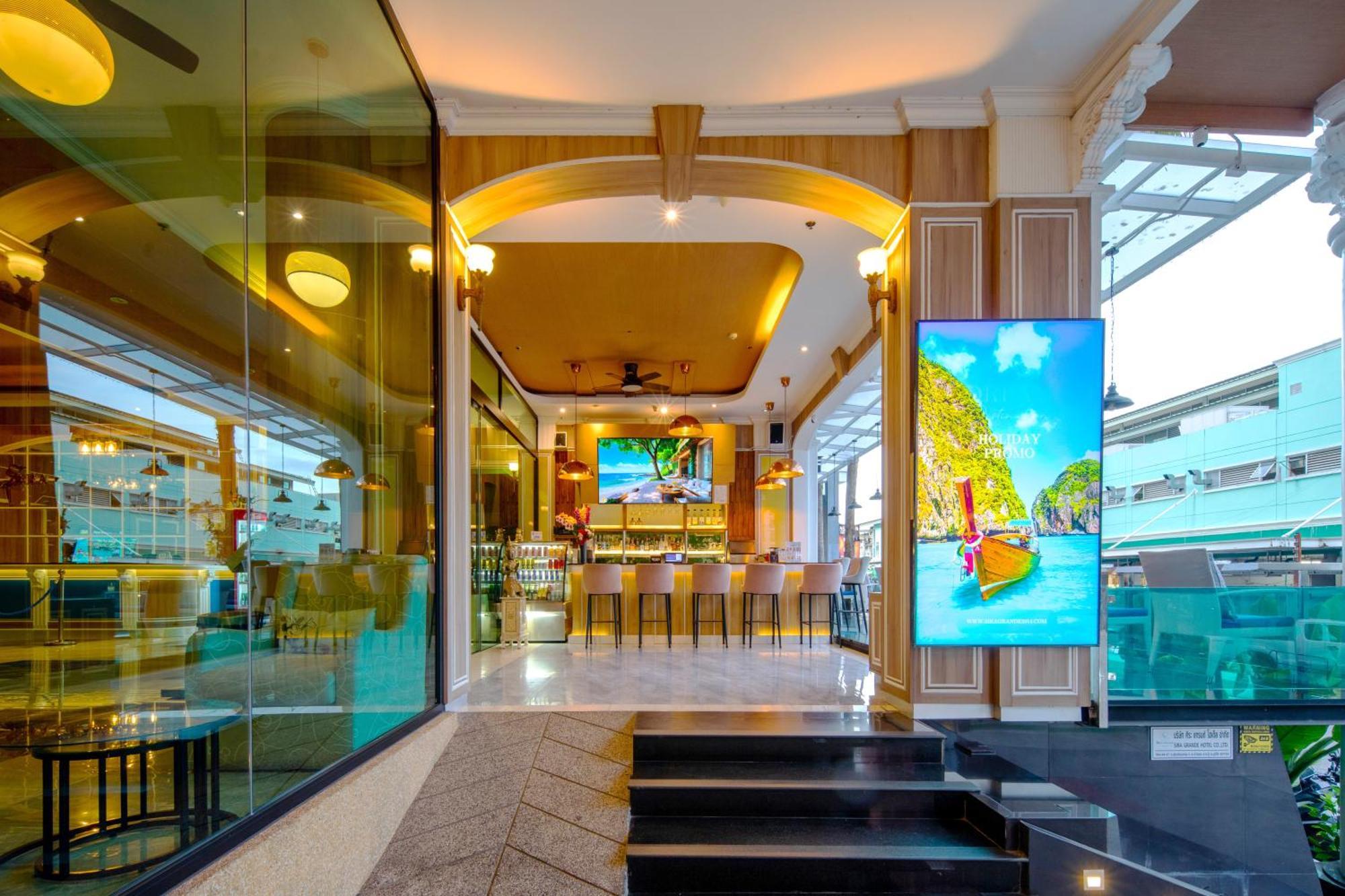 Sira Grande Hotel & Spa Patong Luaran gambar